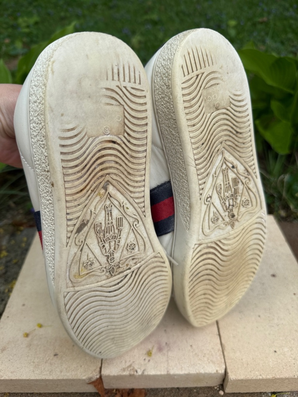 Gucci White Leather Low-Top Sneakers with Red and Navy Stripe - Picture 6 of 10